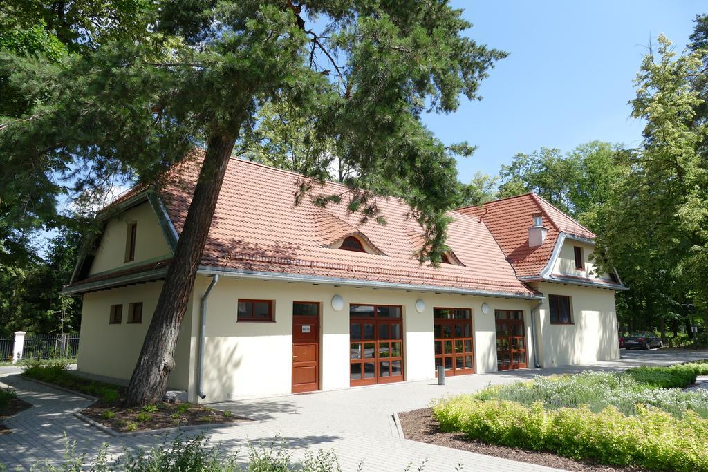 Ckm Centrum Konferencyjne Mazowsze Otrębusy Екстериор снимка