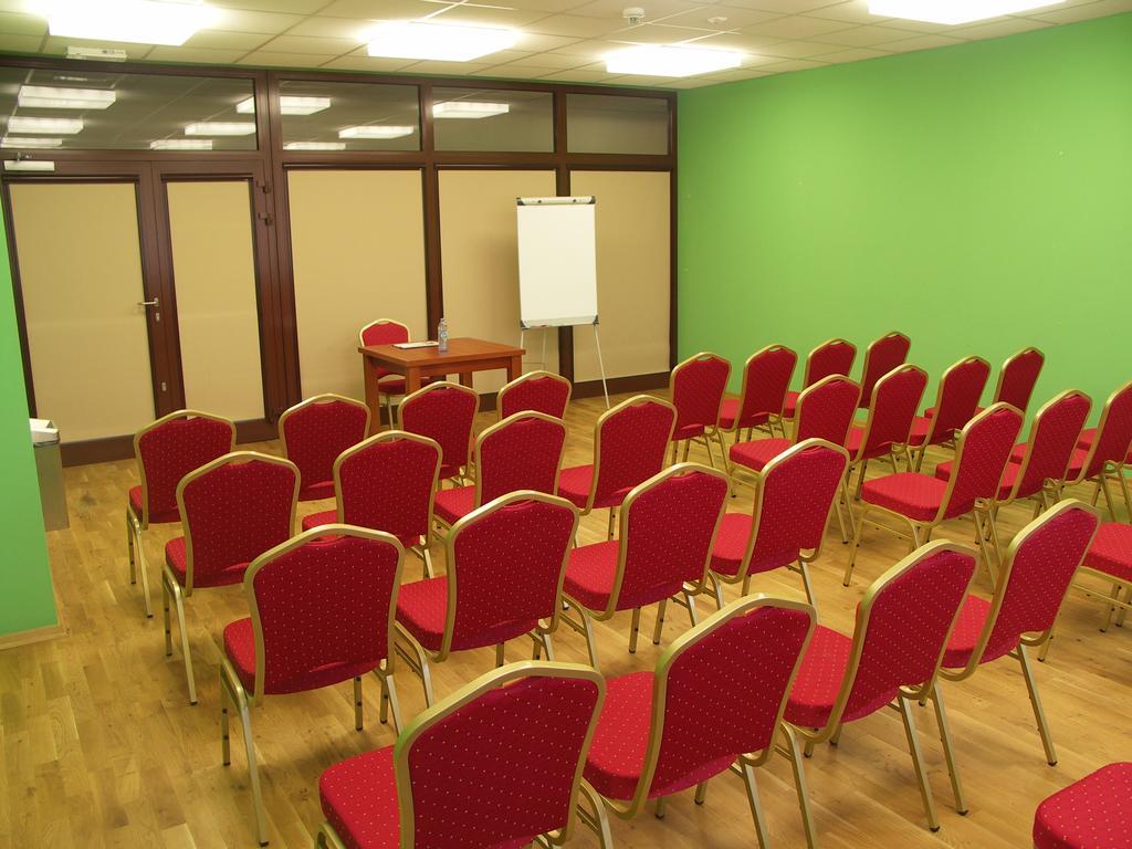 Ckm Centrum Konferencyjne Mazowsze Otrębusy Екстериор снимка