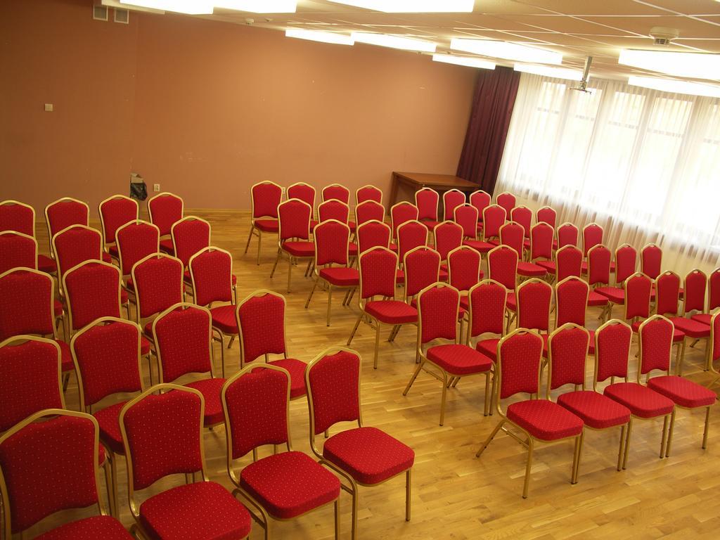 Ckm Centrum Konferencyjne Mazowsze Otrębusy Екстериор снимка