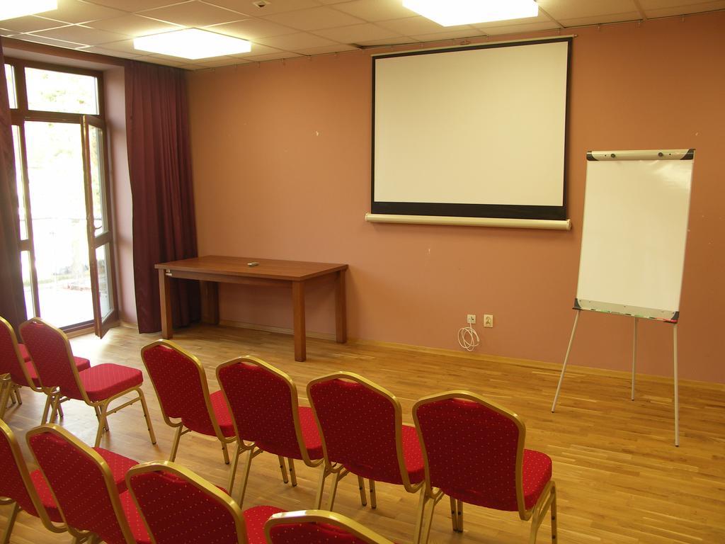 Ckm Centrum Konferencyjne Mazowsze Otrębusy Екстериор снимка